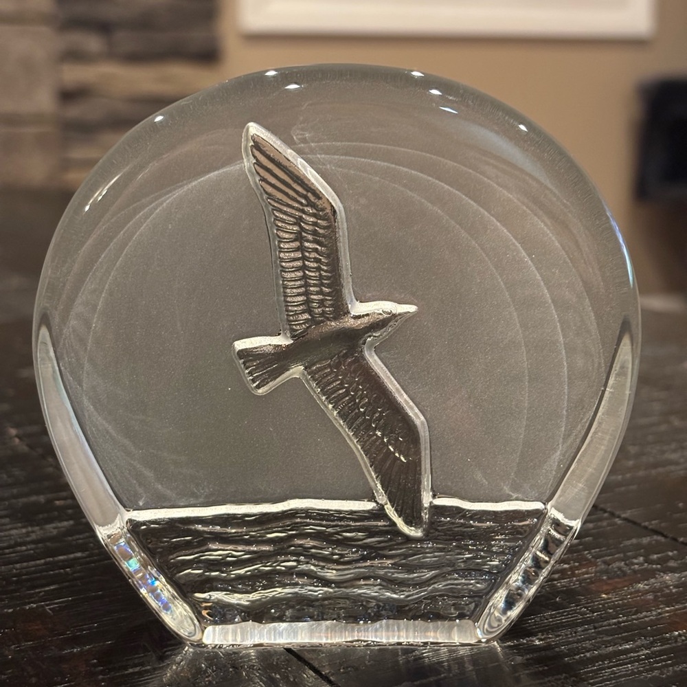 Tilley Bohemian Glass Nova Scotia Canada Seagull Flying Water Paper Weight